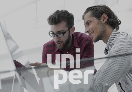 Men with Laptop Uniper Thumbnail